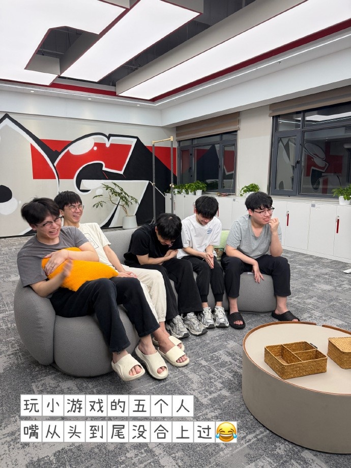 JDG分享照片回顾三月:四月继续,一起往更远的地方走